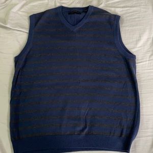 Axist sweater vest
